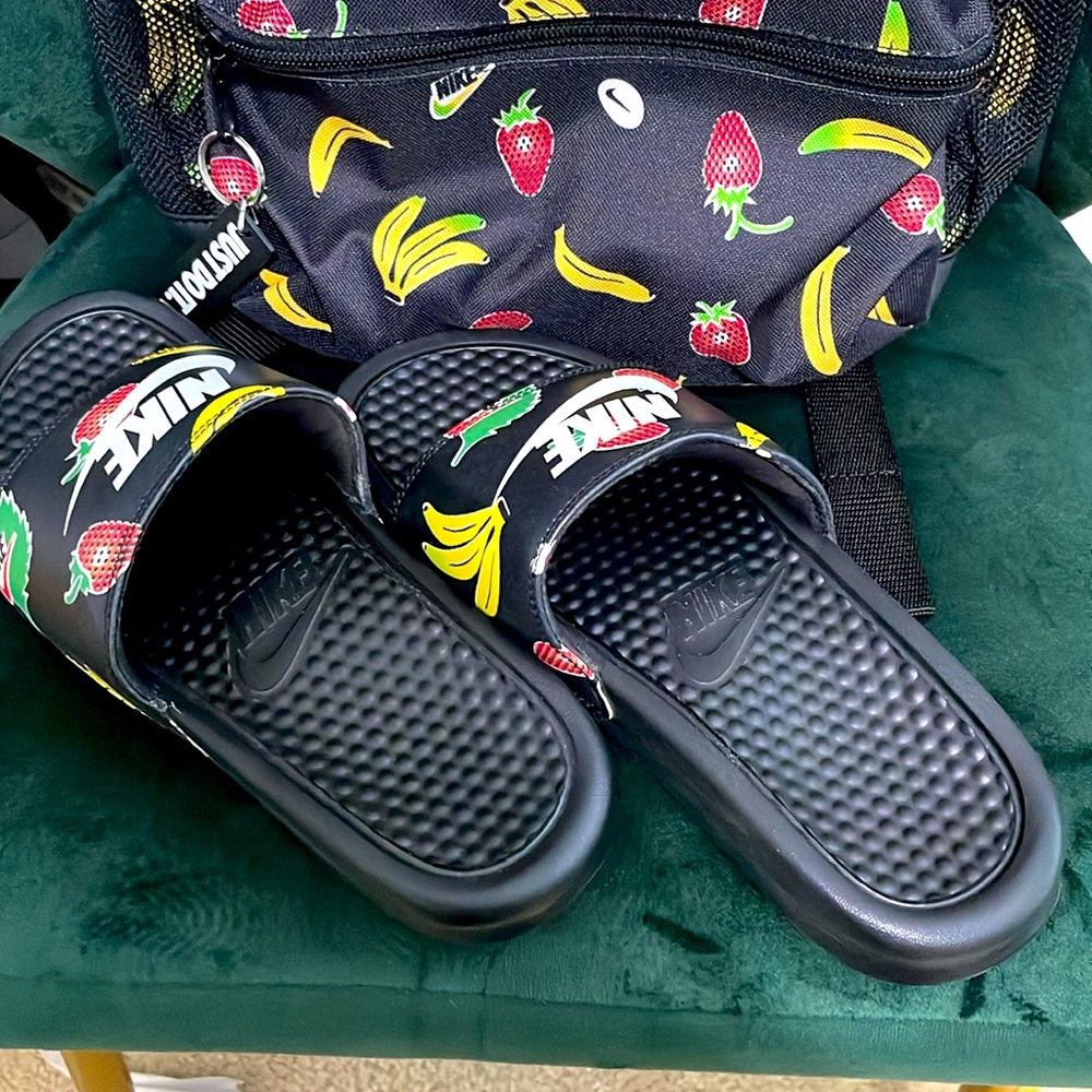 Nike Slides - Picture 4 of 4